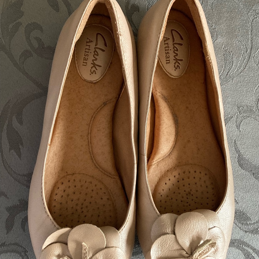 Clarks flats - Picture 2 of 2